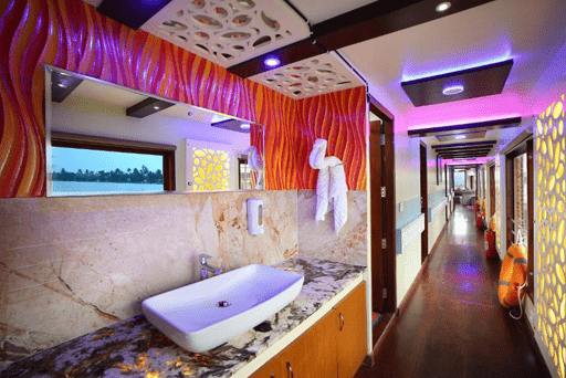 Overnight Stay in Alleppey Budget Boat